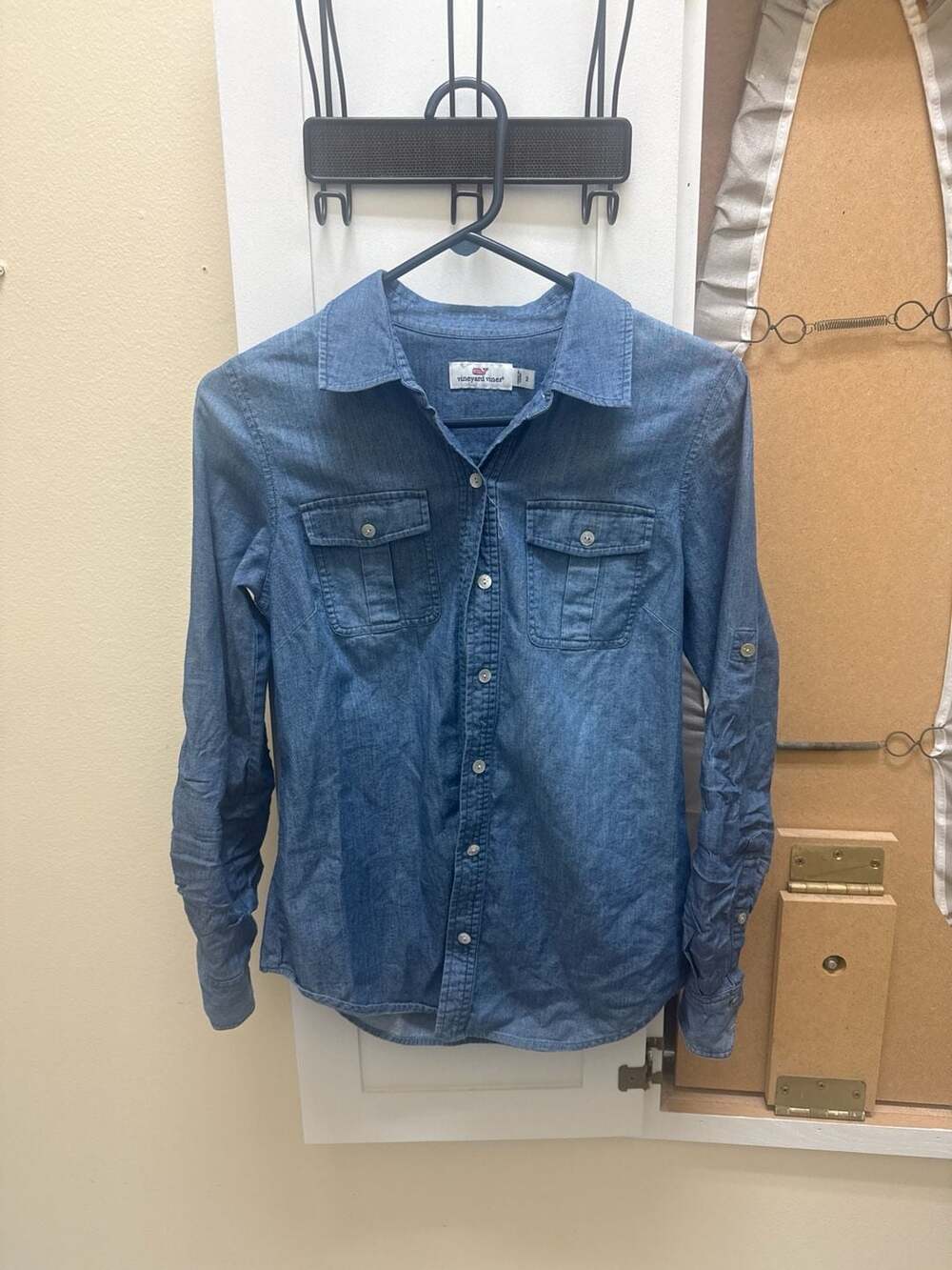 Vineyard Vines Women's Blue Chambray Roll-Tab Sleeve Button Down Shirt Size 2